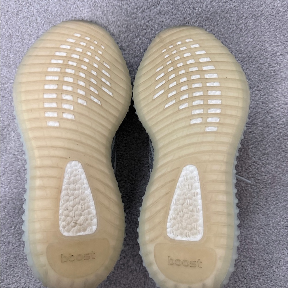 Adidas Yeezy Boost 350 V2 “Blue Tint” Size 9.5 Worn Once - Picture 6 of 9